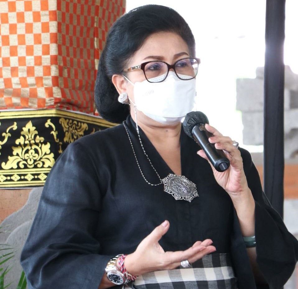 podiumnews.com-Pakis Bali Beri Pemahaman Etika Busana Adat ke Kaum Wanita Buleleng